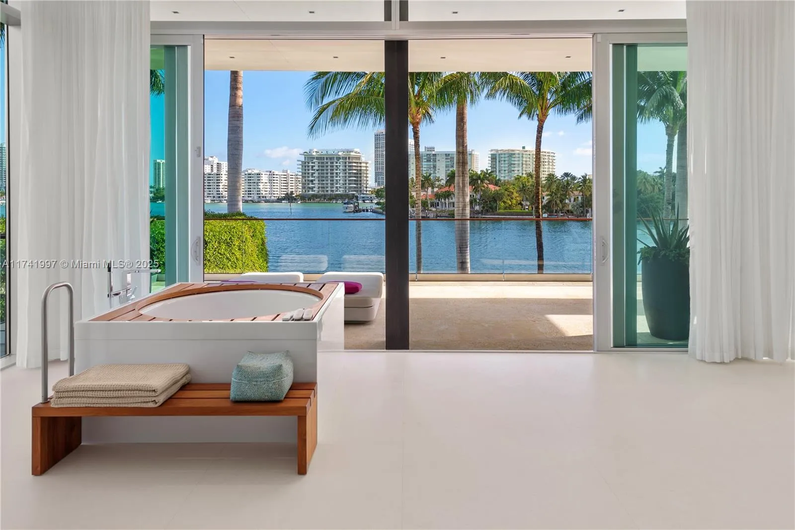 Miami Beach, Florida 33141, United States, 9 Bedrooms Bedrooms, ,14 BathroomsBathrooms,Residential,Active,783