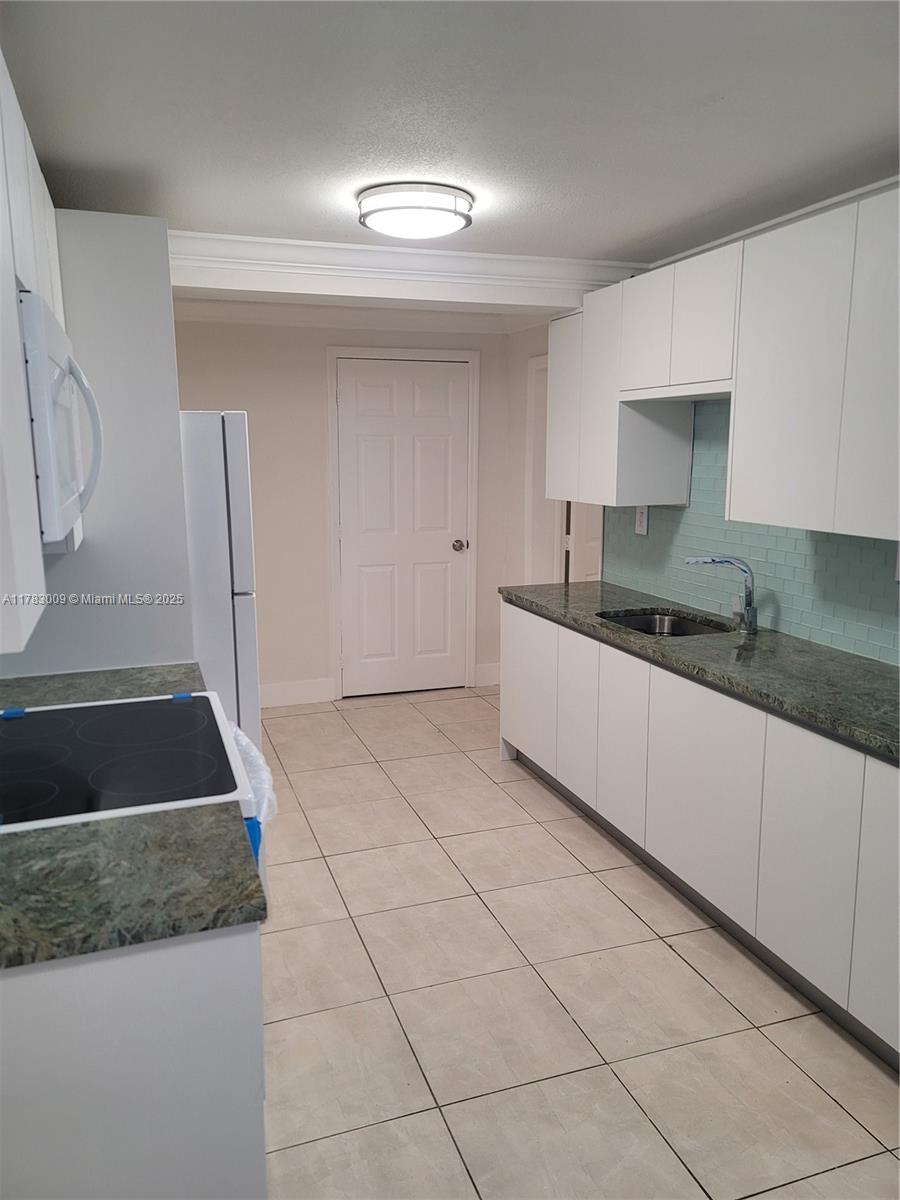 Rental Property at 651 Sw 66th Ave 2, Miami, Broward County, Florida - Bedrooms: 2 
Bathrooms: 1  - $2,600 MO.