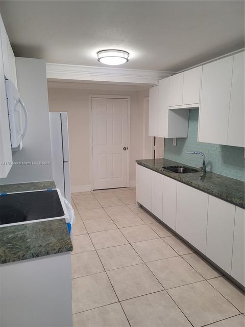 651 SW 66th Ave 2 Miami FL 33144