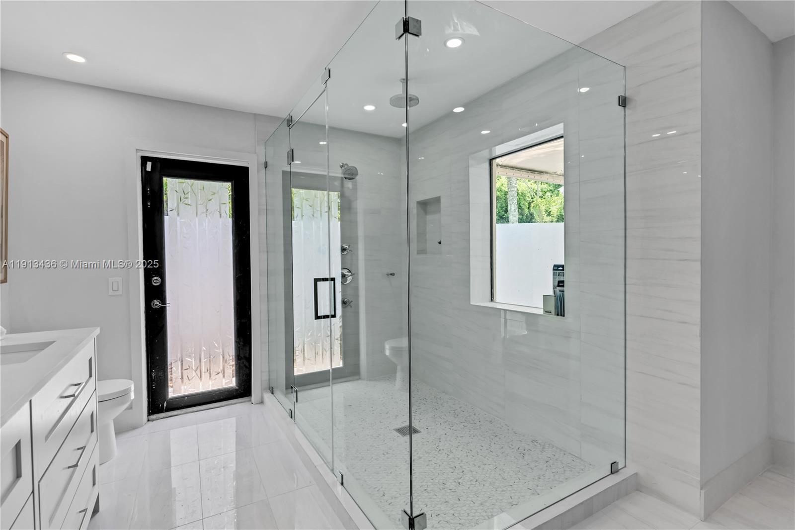 SPANISH VILLAS - Residential Lease