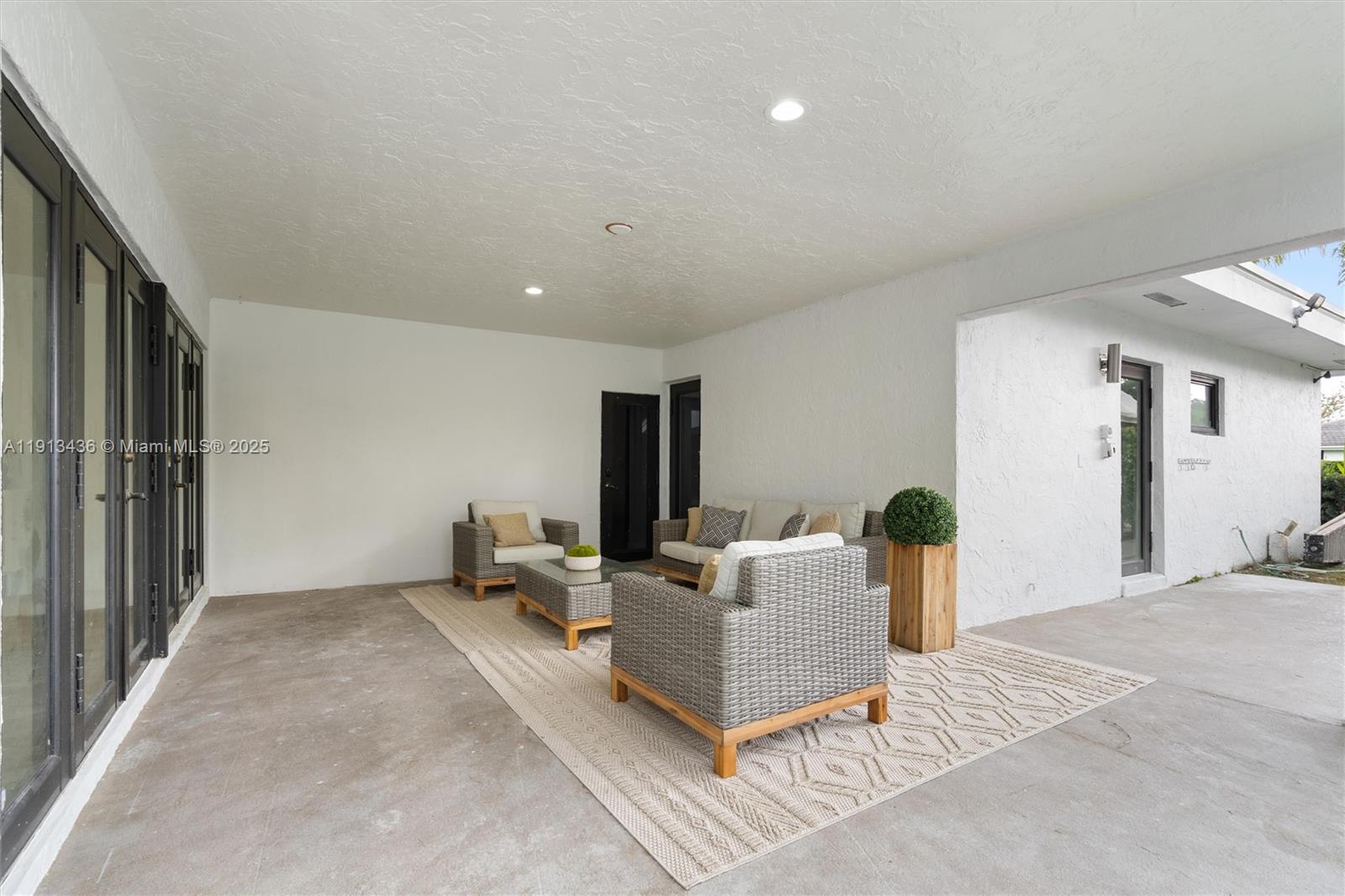 SPANISH VILLAS - Residential Lease