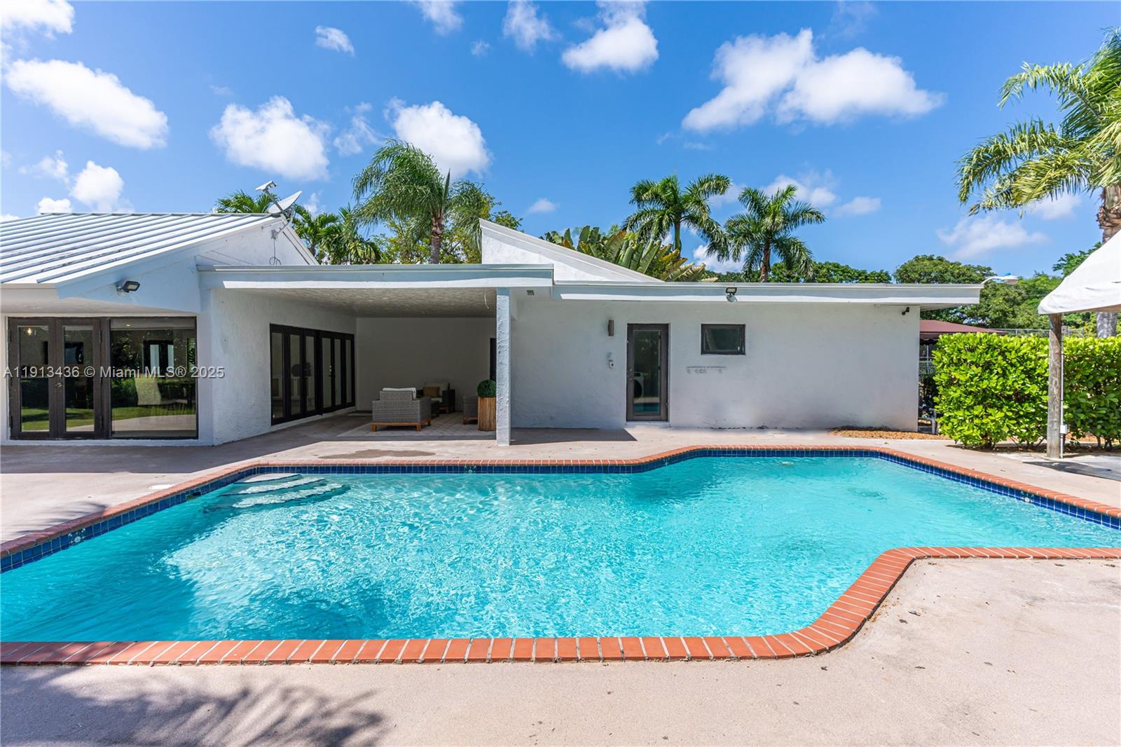 SPANISH VILLAS - Residential Lease