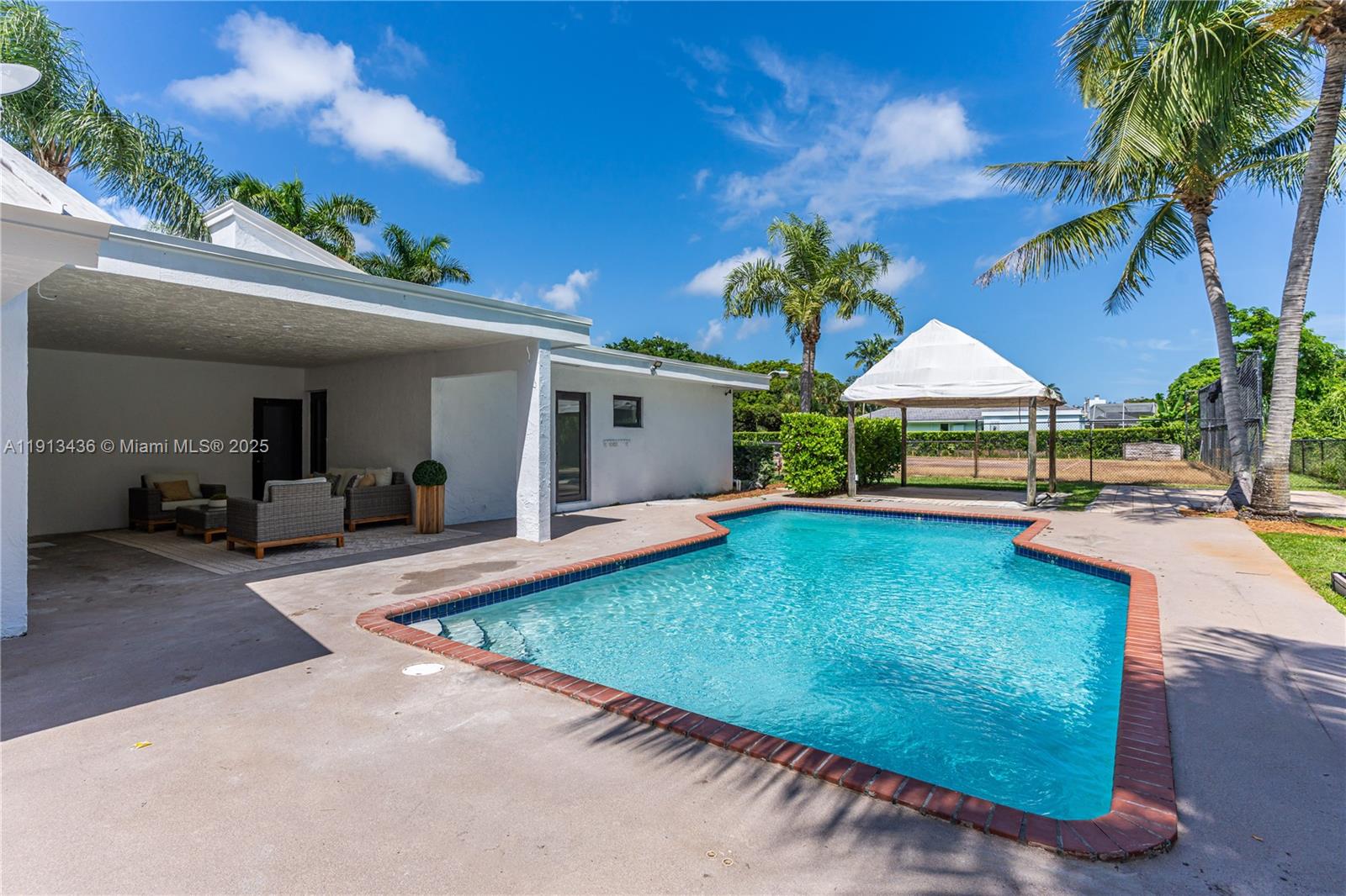 SPANISH VILLAS - Residential Lease