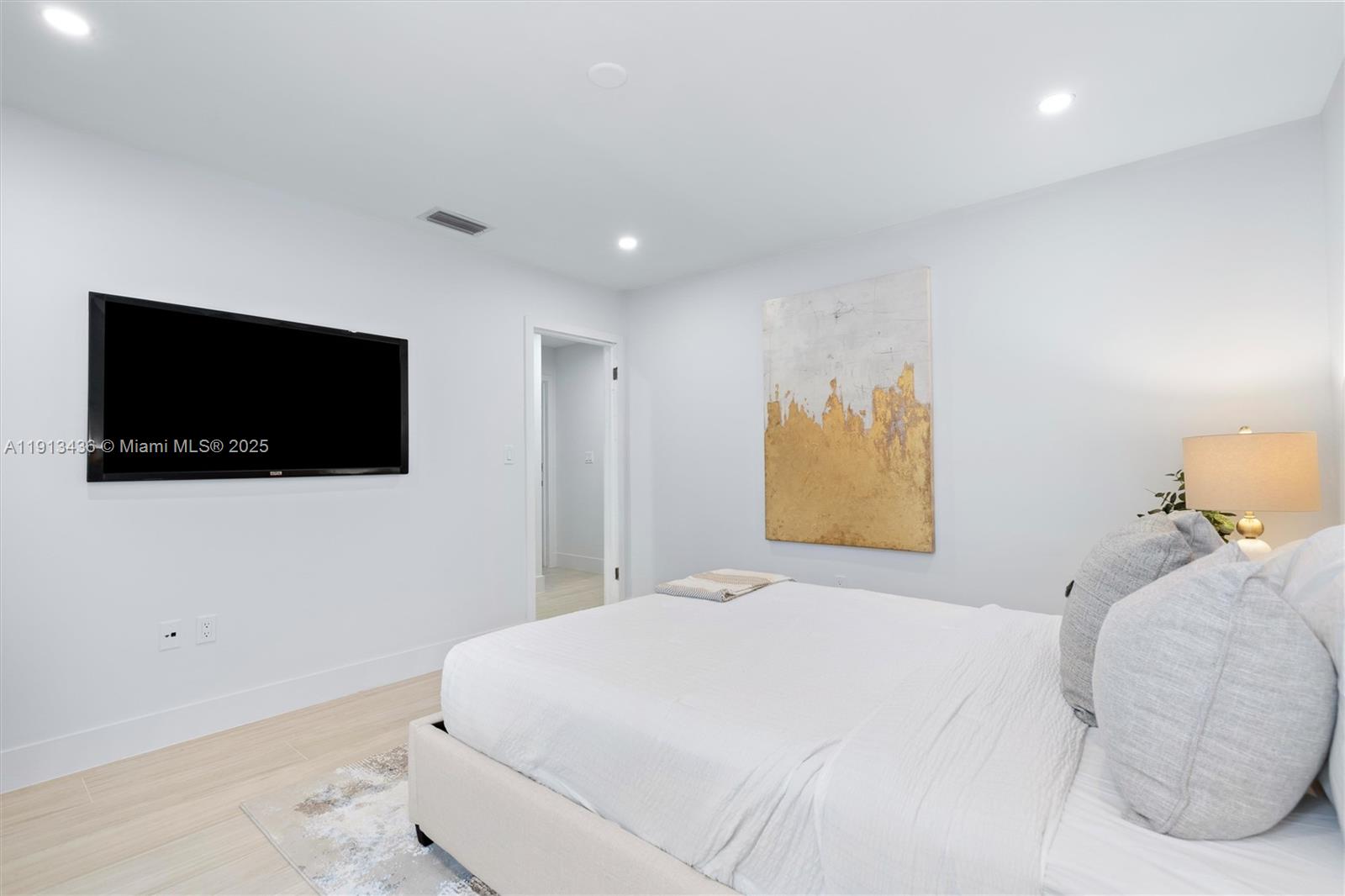 SPANISH VILLAS - Residential Lease