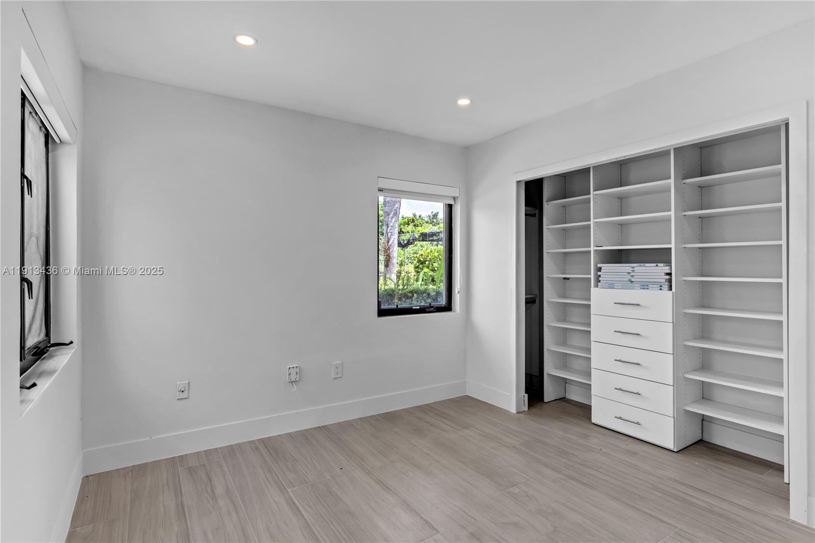 SPANISH VILLAS - Residential Lease