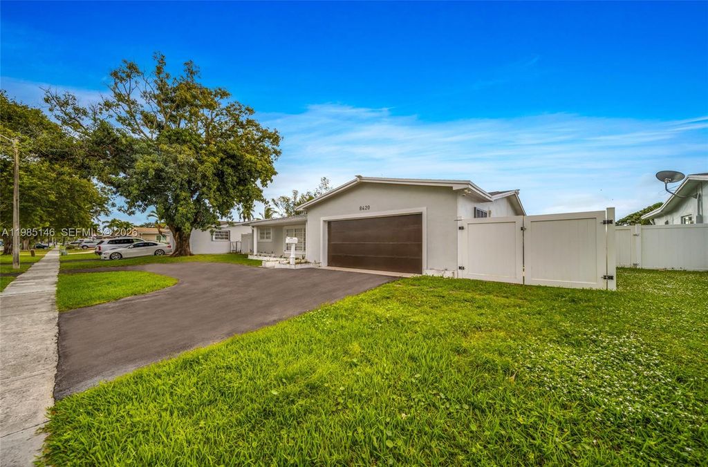 Photo of 8420 Pasadena Blvd, Pembroke Pines, FL 33024 (MLS # A11985146)