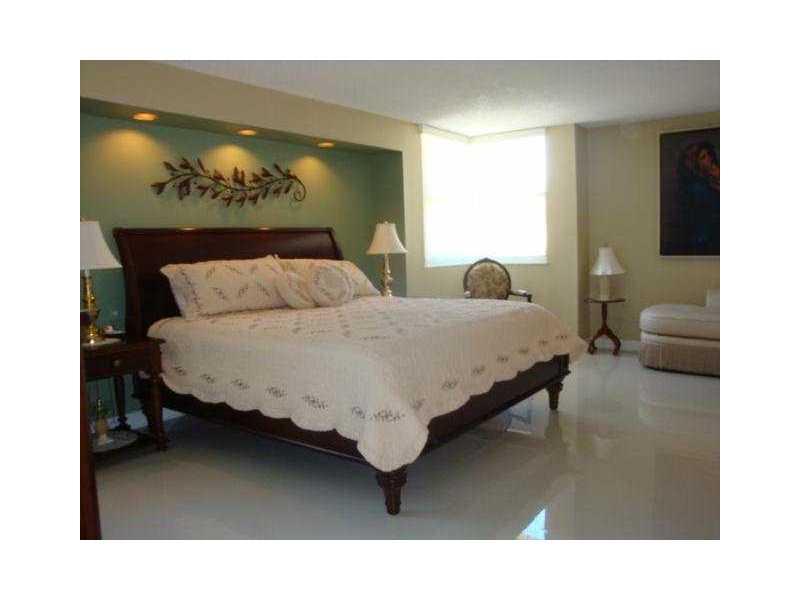 LA MER ESTATES WEST CONDO - Residential Lease