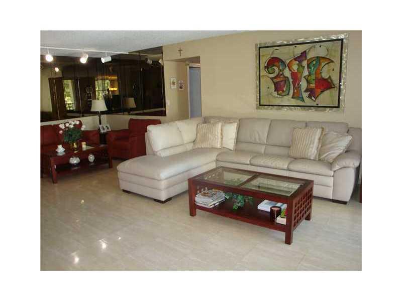 LA MER ESTATES WEST CONDO - Residential Lease