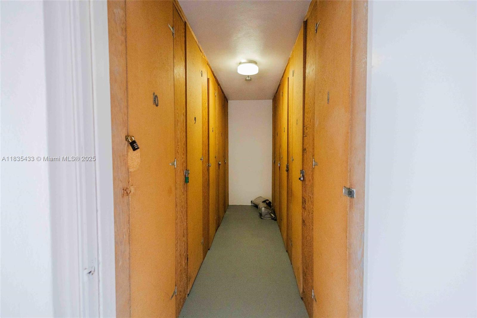 NO 6 PALM-AIRE COUNTRY CL - Residential Lease