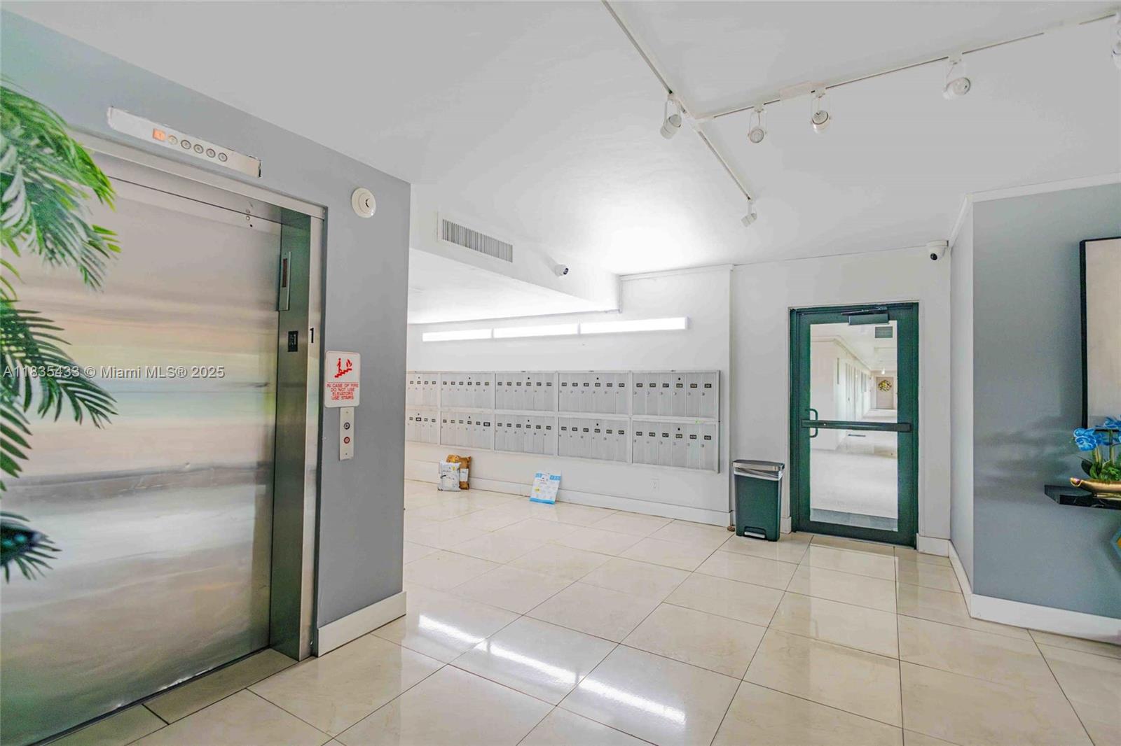 NO 6 PALM-AIRE COUNTRY CL - Residential Lease