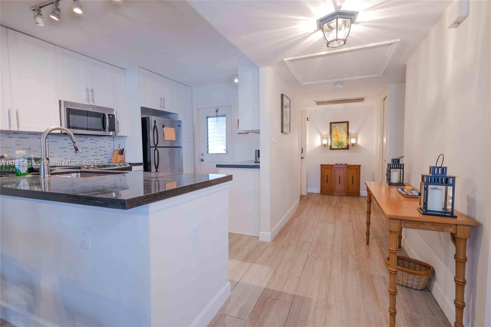 NO 6 PALM-AIRE COUNTRY CL - Residential Lease