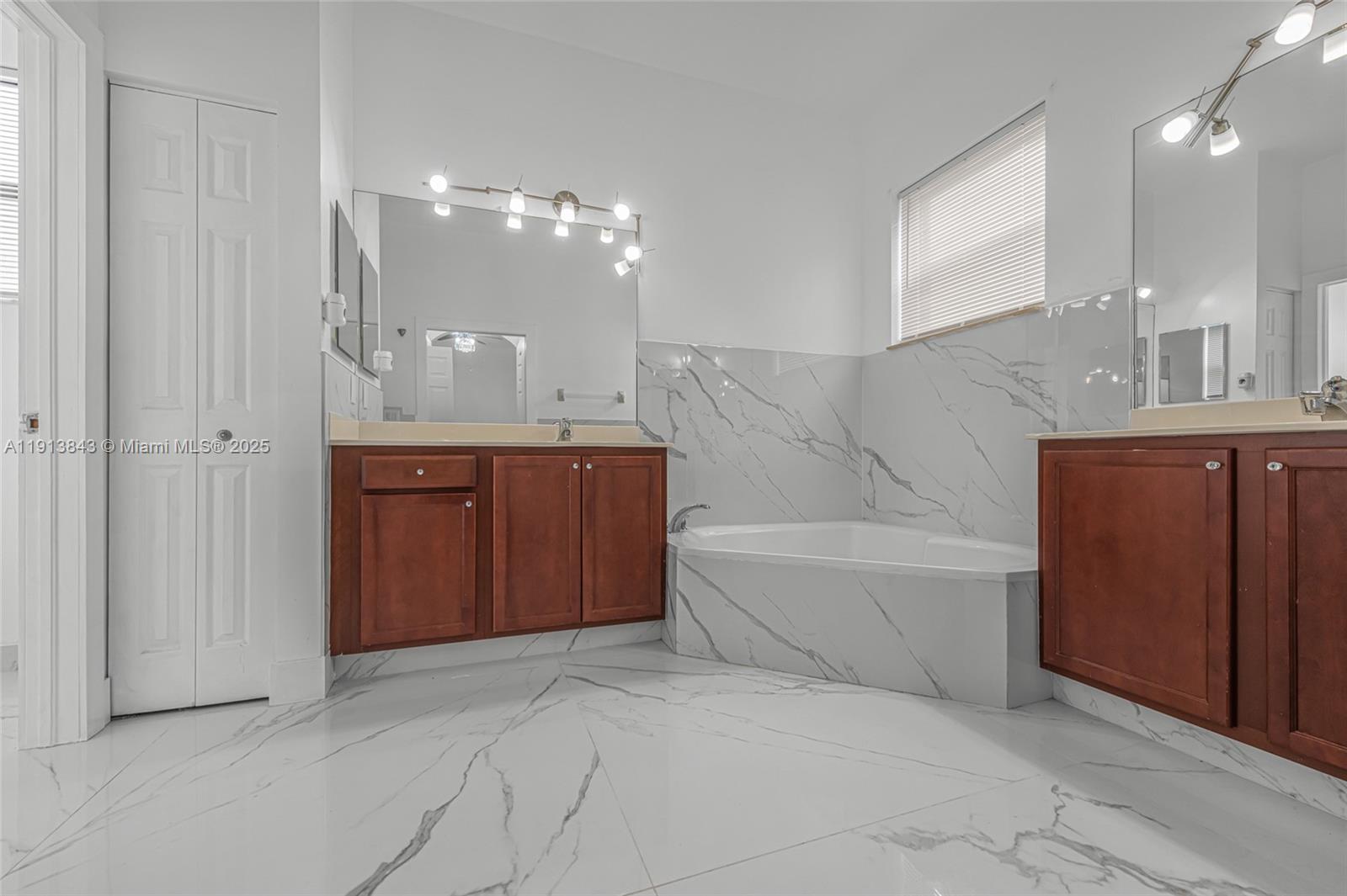 BAYWINDS OF ABACO - Residential