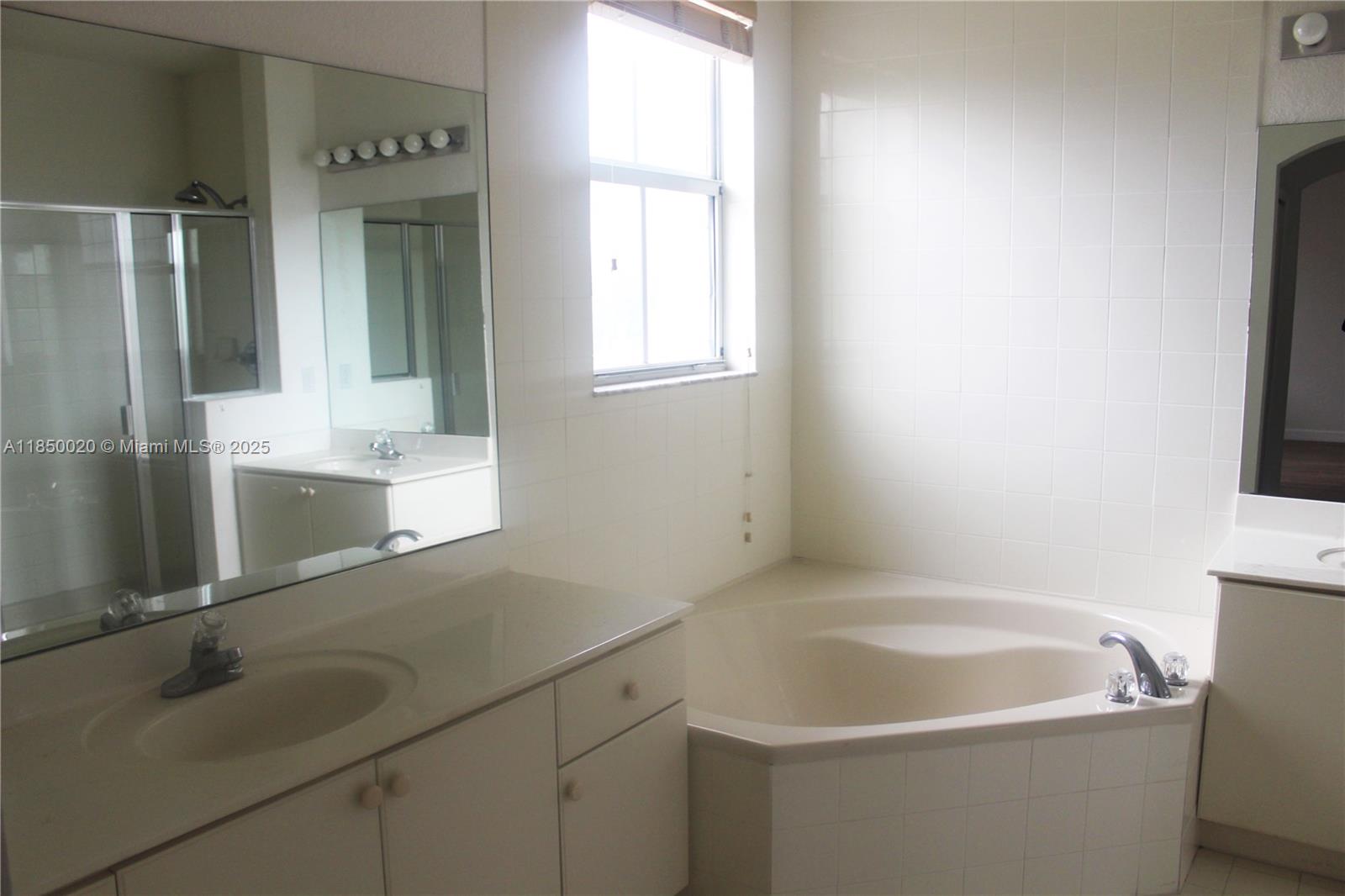 DORAL ISLES NORTH SEC ONE - Residential