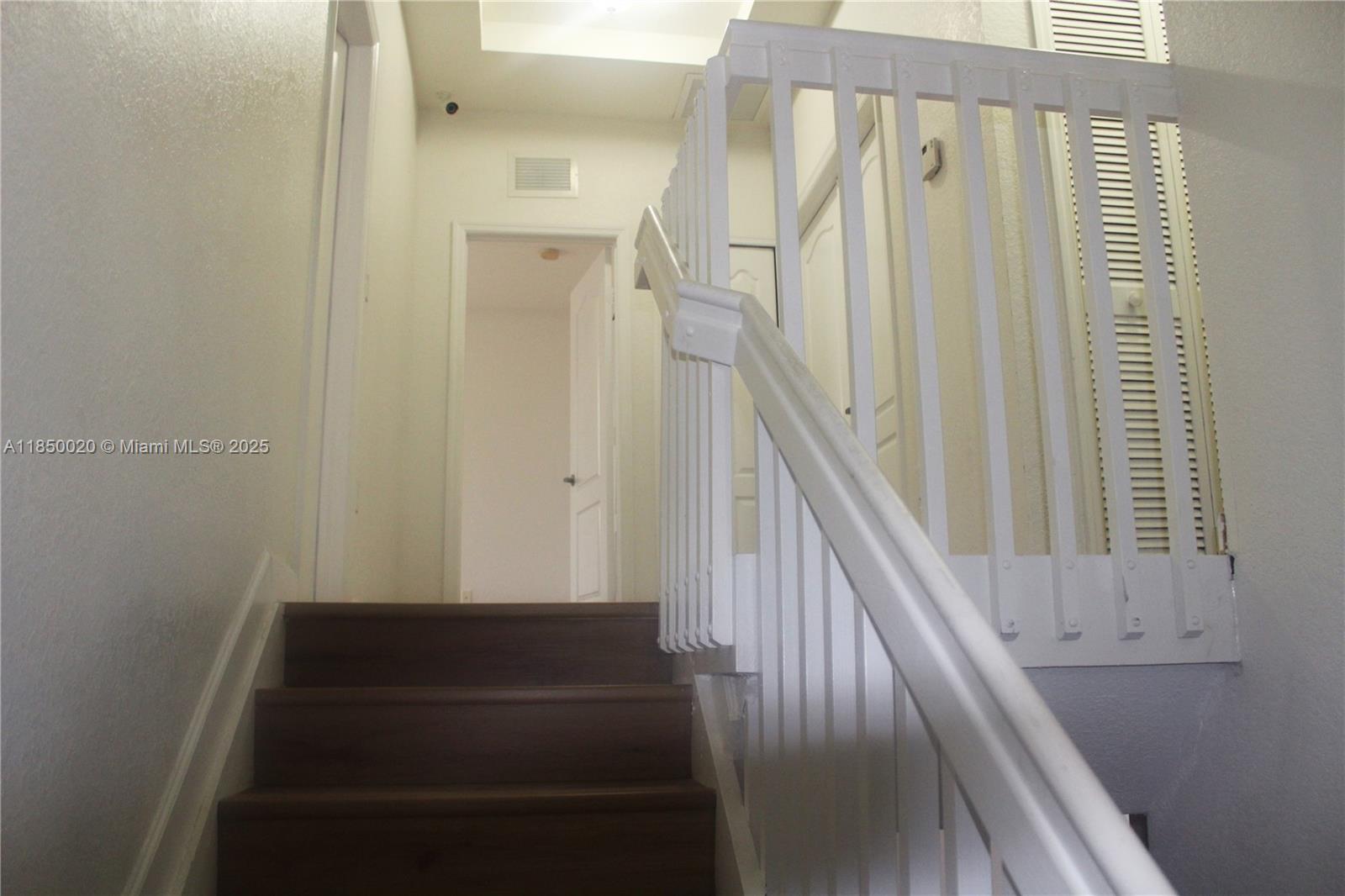 DORAL ISLES NORTH SEC ONE - Residential