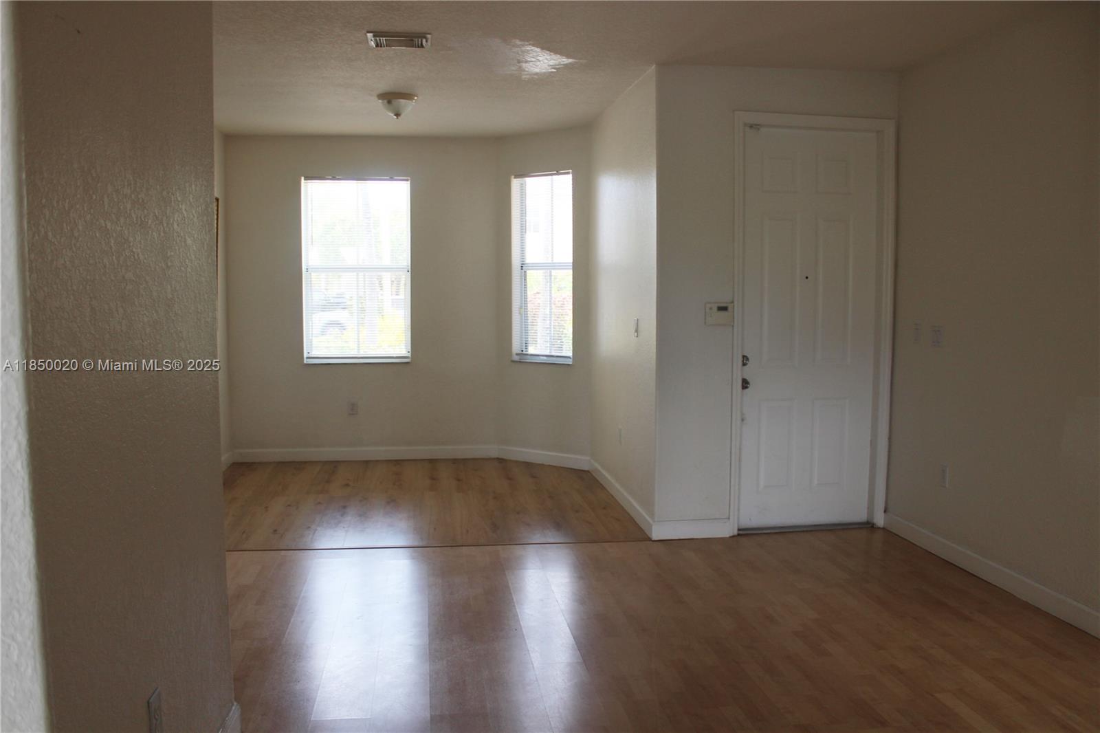 11375 NW 77th Ln, Doral, FL, 33178/$750,000 3 11375 NW 77th Ln