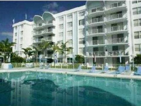 Condominium in Miami FL 484 165th St Rd Rd 1.jpg