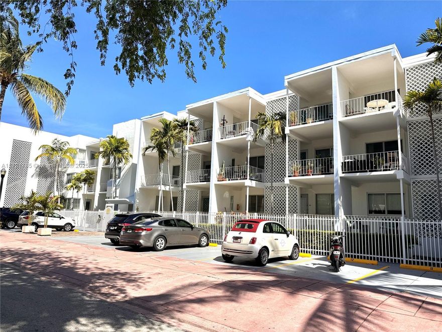Desirable studio unit on famous Espanola Way. Well managed and maintained building on the quiet end of vibrant Espanola Way with its restaurants, night life and cultural activities. Parking is available through the Association for a nominal amount. Unit is close to Lincoln Road, the Beach, and Flamingo Park.