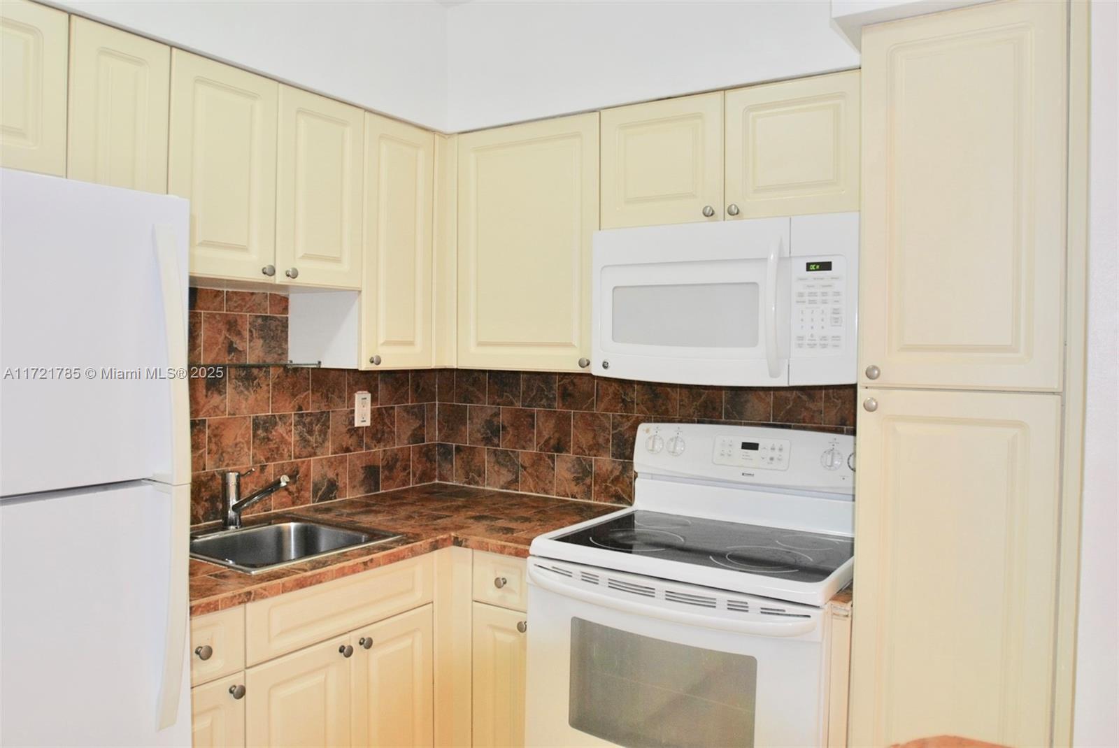 641 ESPANOLA WAY INC COND - Residential