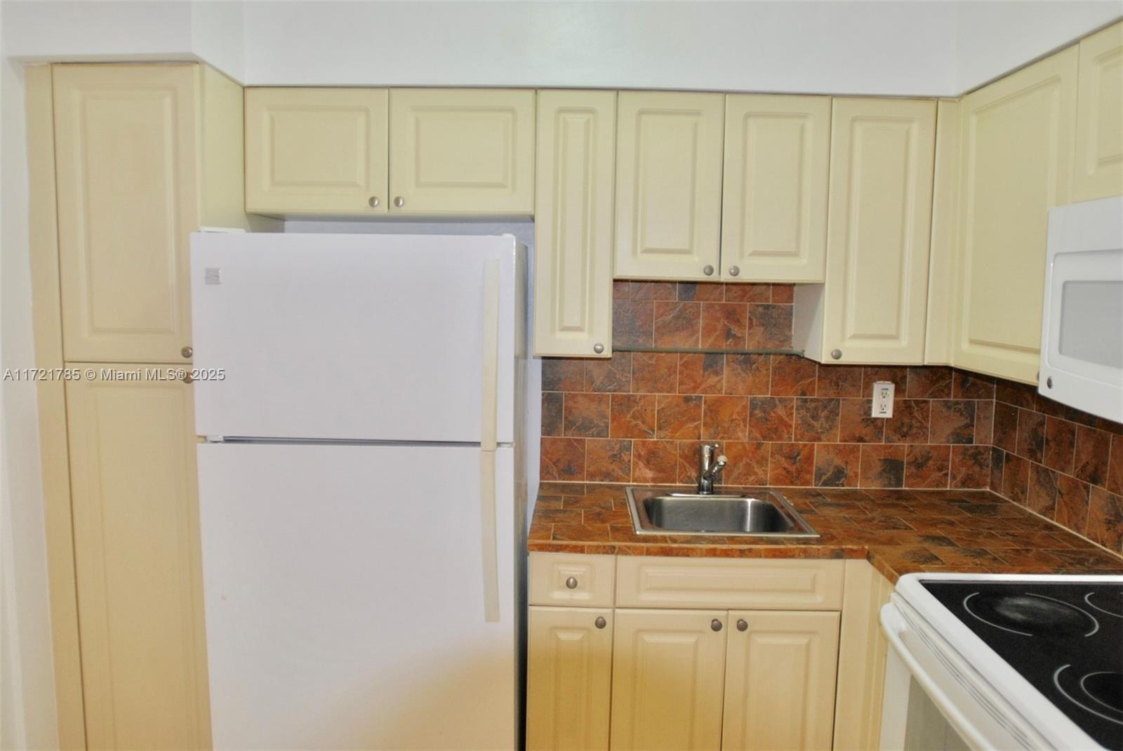 641 ESPANOLA WAY INC COND - Residential