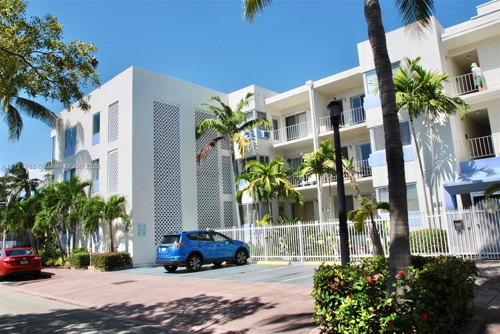 641 ESPANOLA WAY INC COND - Residential