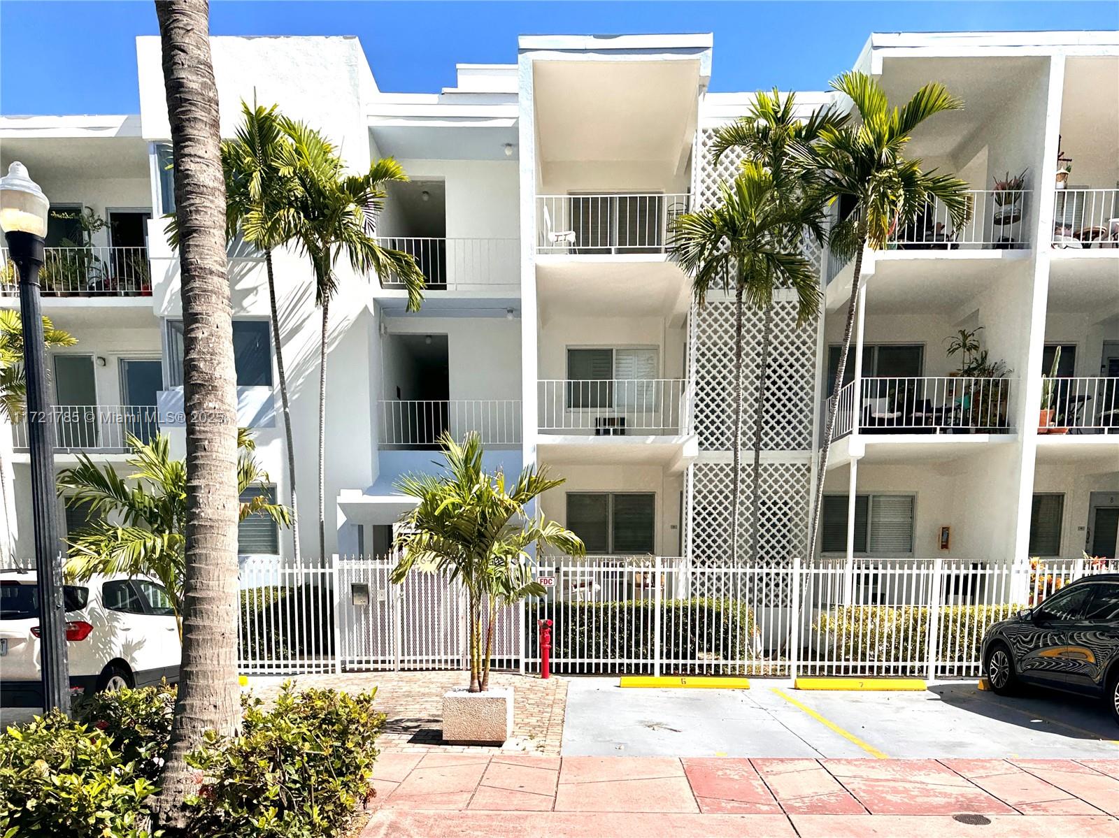 641 ESPANOLA WAY INC COND - Residential