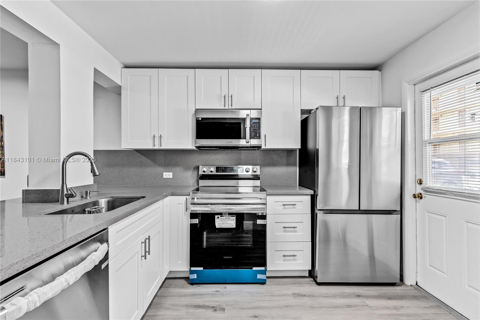 445 NE 195th St 125, Miami, FL, 33179/$209,900 2 445 NE 195th St 125