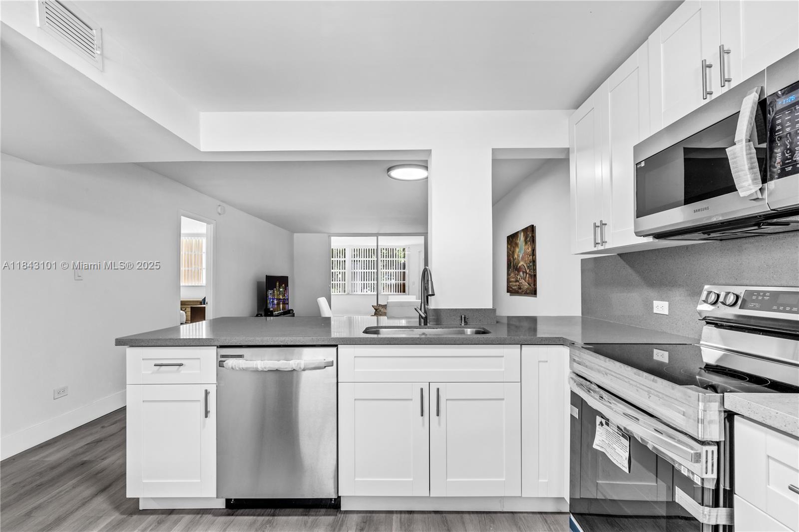 445 NE 195th St 125, Miami, FL, 33179/$209,900 1 445 NE 195th St 125