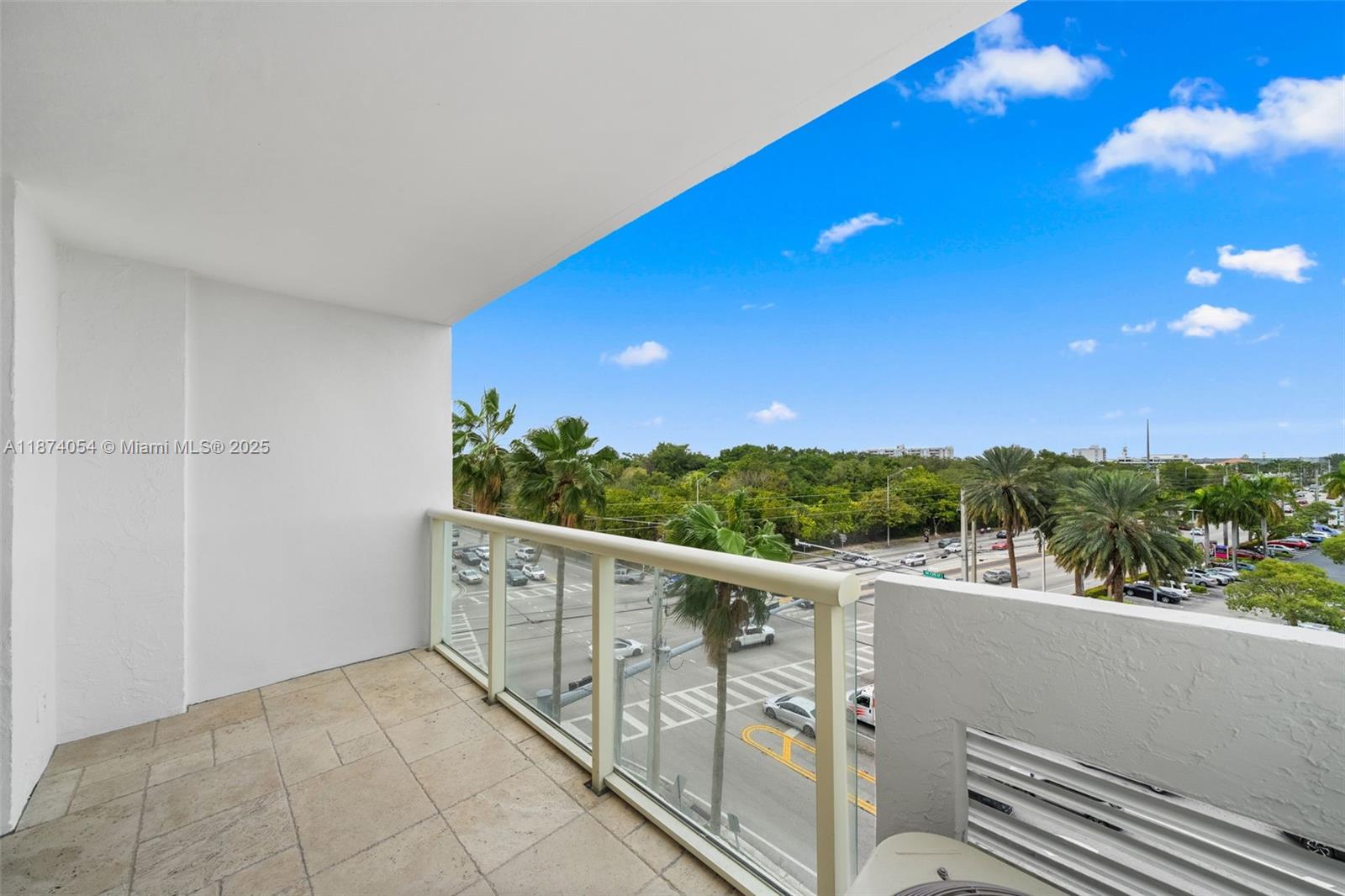 Cozy renovated 1 bedroom 1.5 bathroom unit close to grocery stores, restaurants, and the beach!Association require 680 minimum credit score NO PETS.