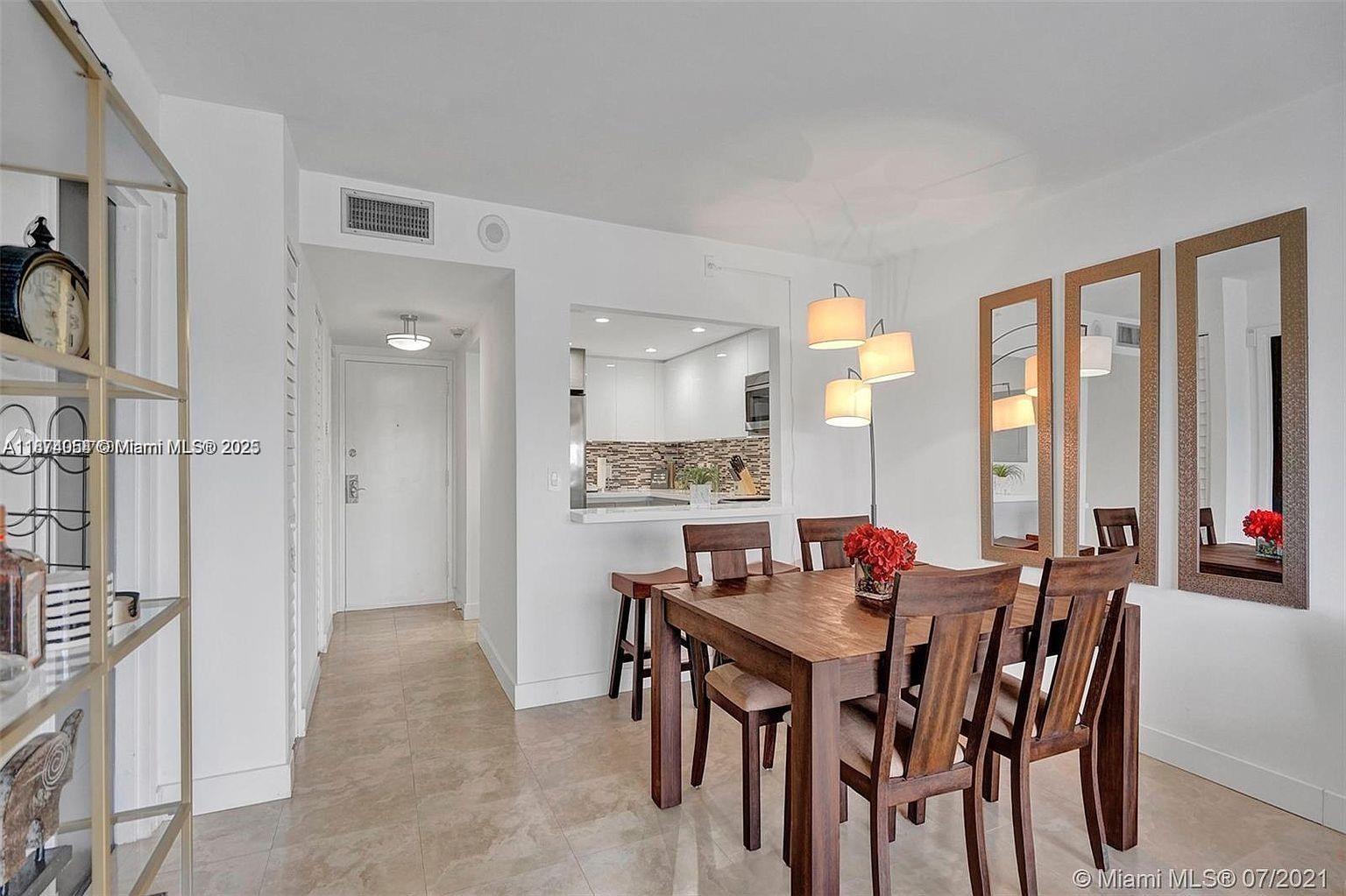 Cozy renovated 1 bedroom 1.5 bathroom unit close to grocery stores, restaurants, and the beach!Association require 680 minimum credit score NO PETS.