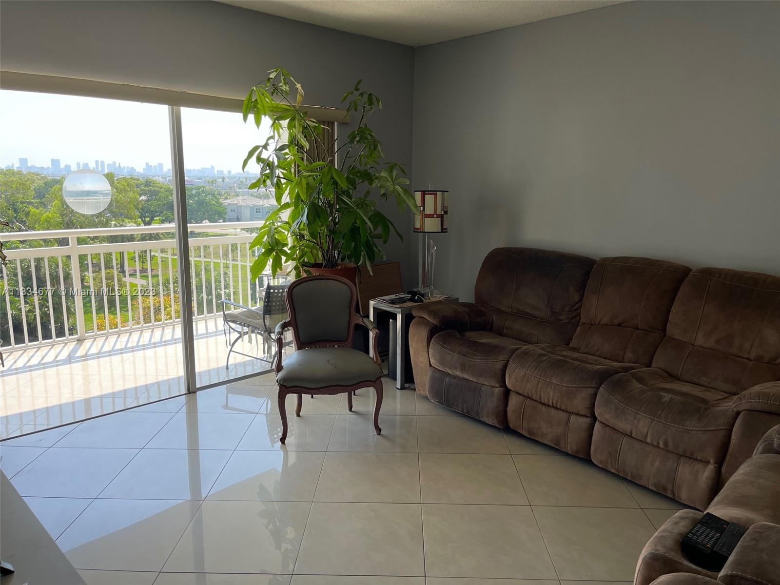 Photo 5 of 30 of 4400 Hillcrest Dr 611B condo