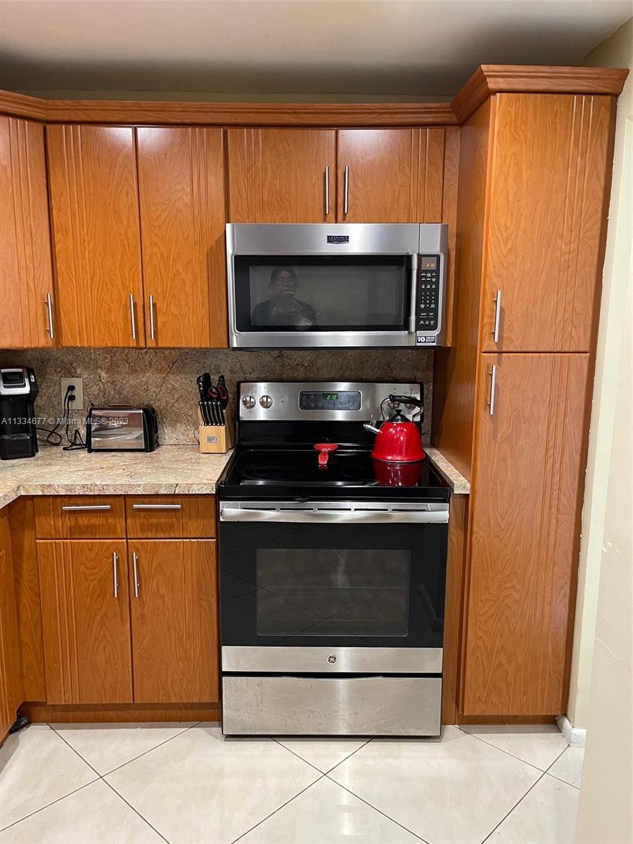 Photo 11 of 30 of 4400 Hillcrest Dr 611B condo