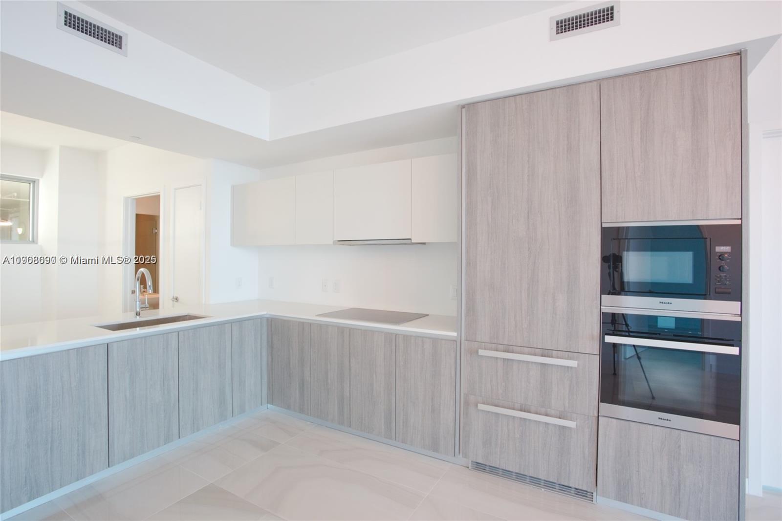 2900 NE 7th Ave 3103