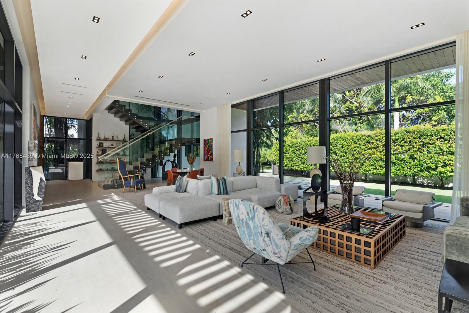 COLLINS MANOR - Residential