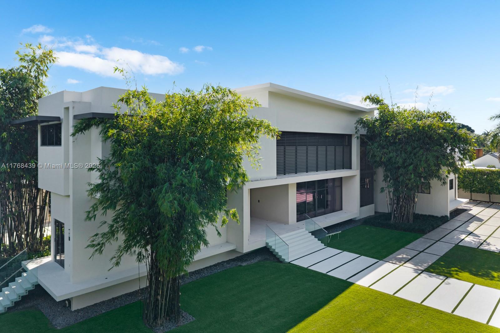 COLLINS MANOR - Residential