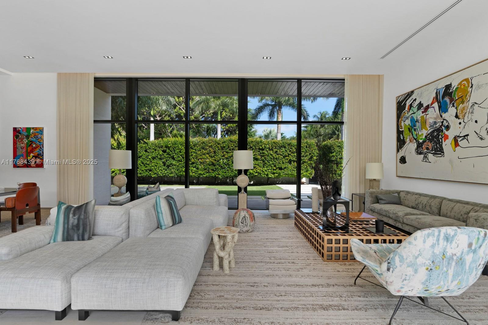 COLLINS MANOR - Residential