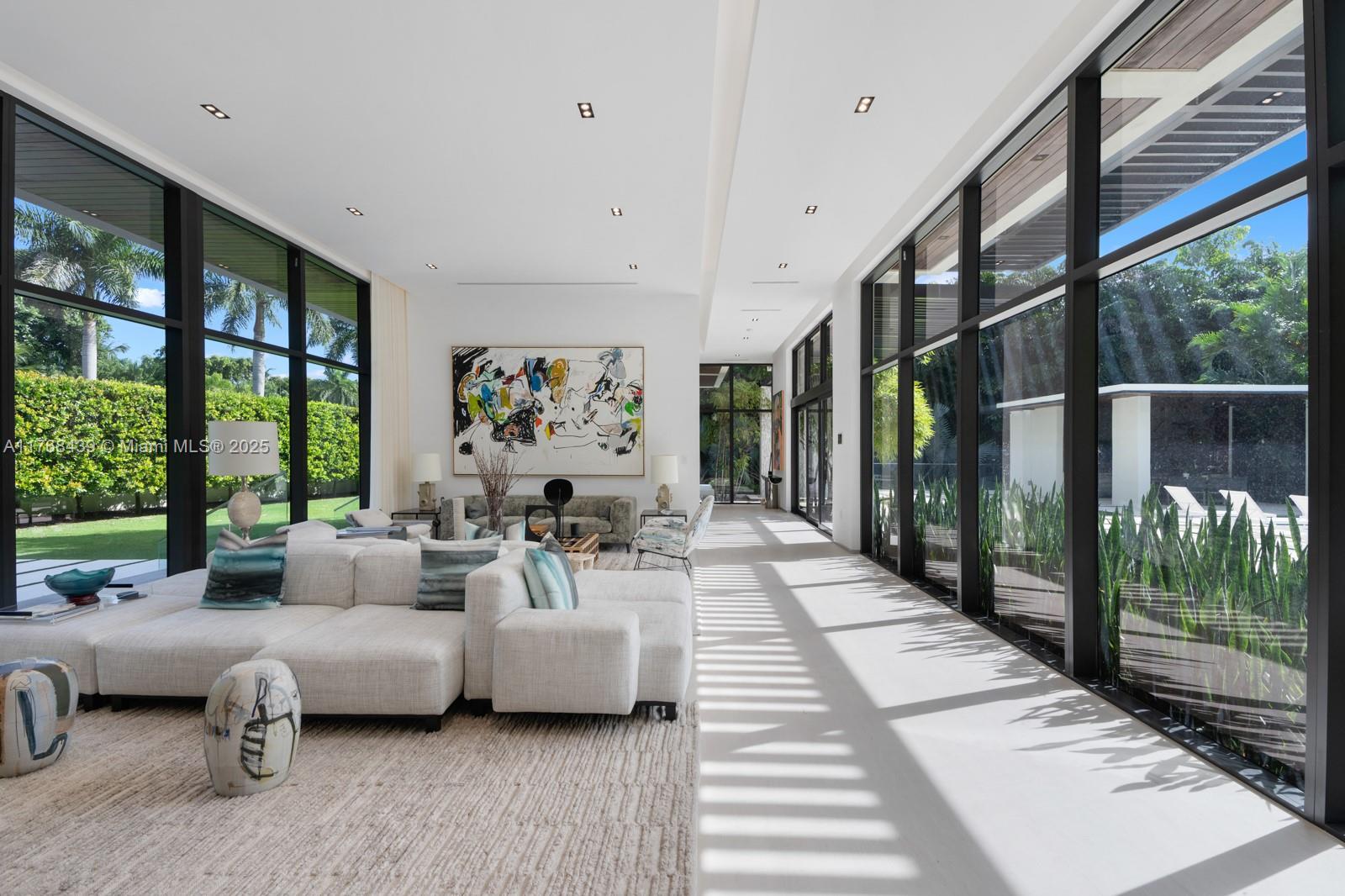 COLLINS MANOR - Residential