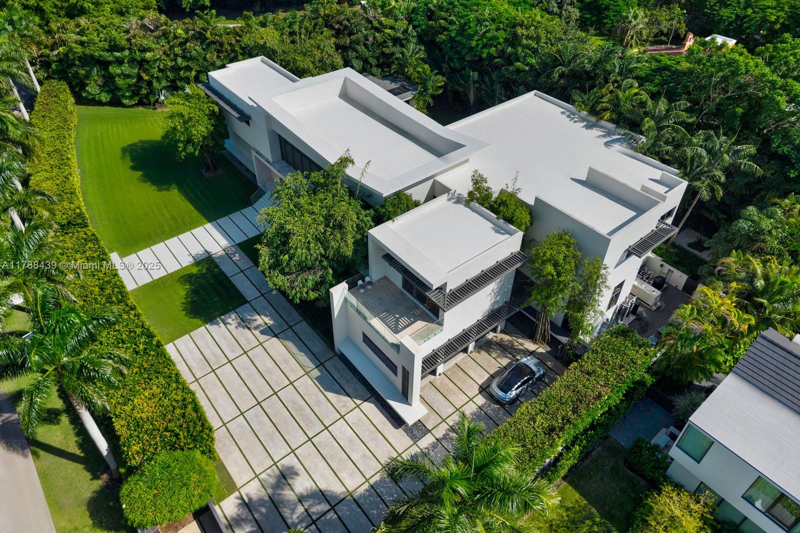 COLLINS MANOR - Residential