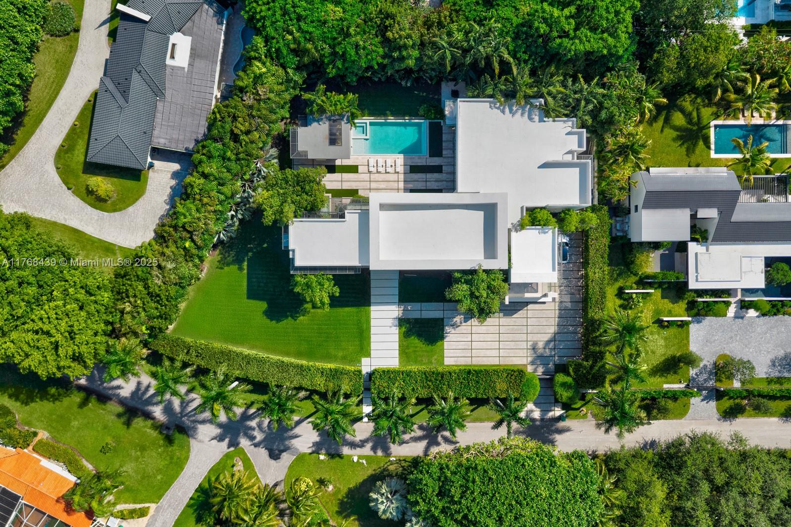 COLLINS MANOR - Residential