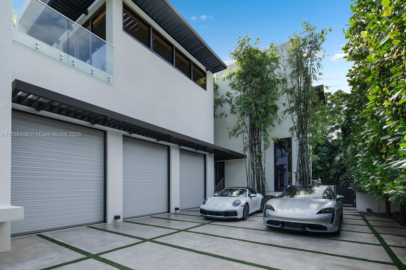 COLLINS MANOR - Residential