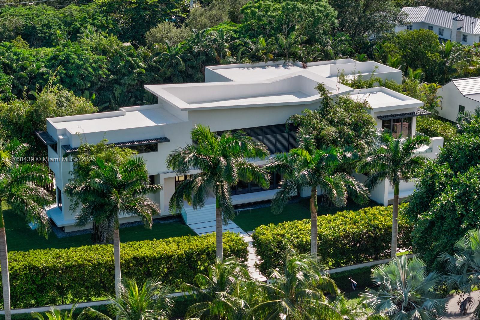 COLLINS MANOR - Residential