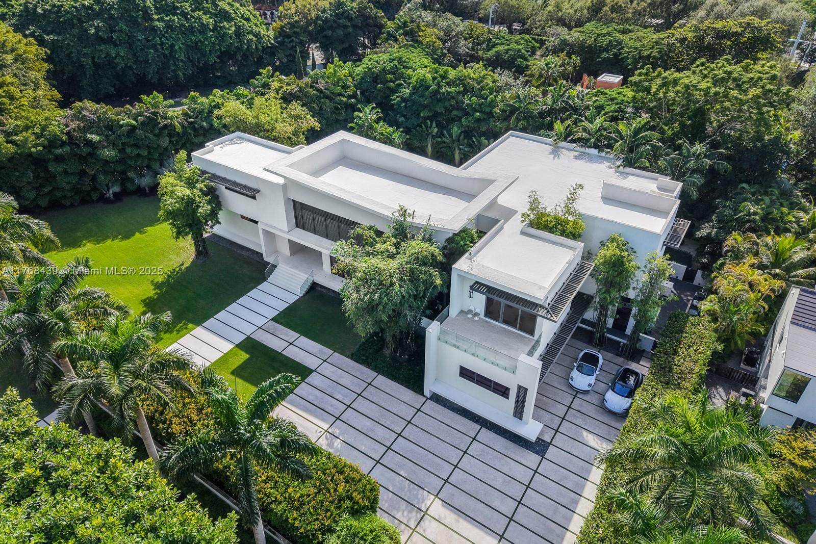 COLLINS MANOR - Residential