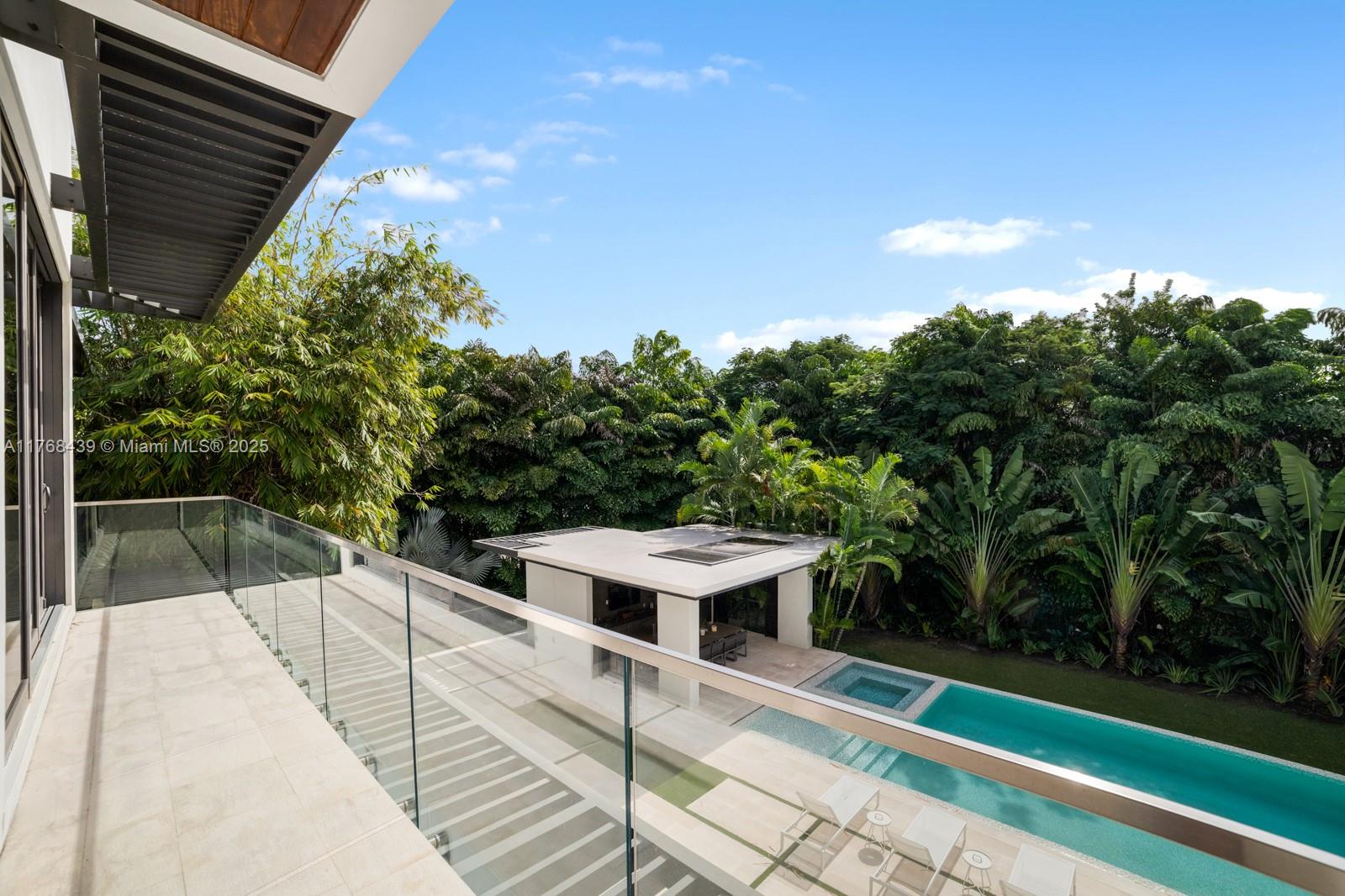 COLLINS MANOR - Residential