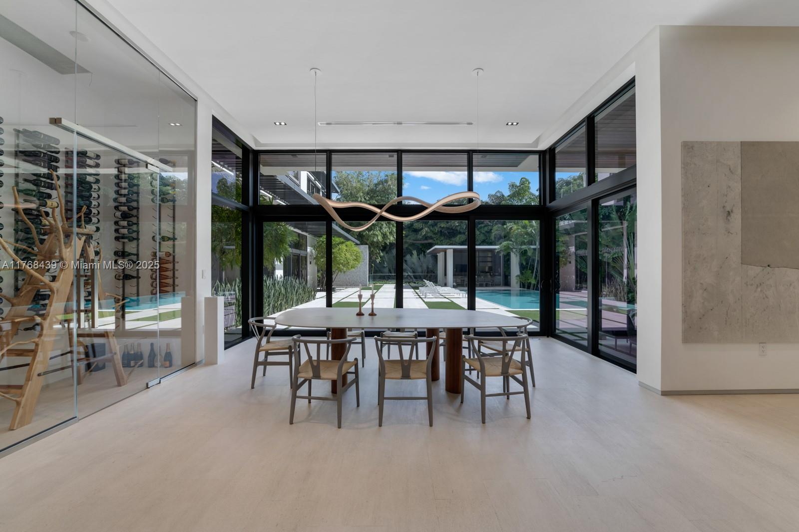 COLLINS MANOR - Residential