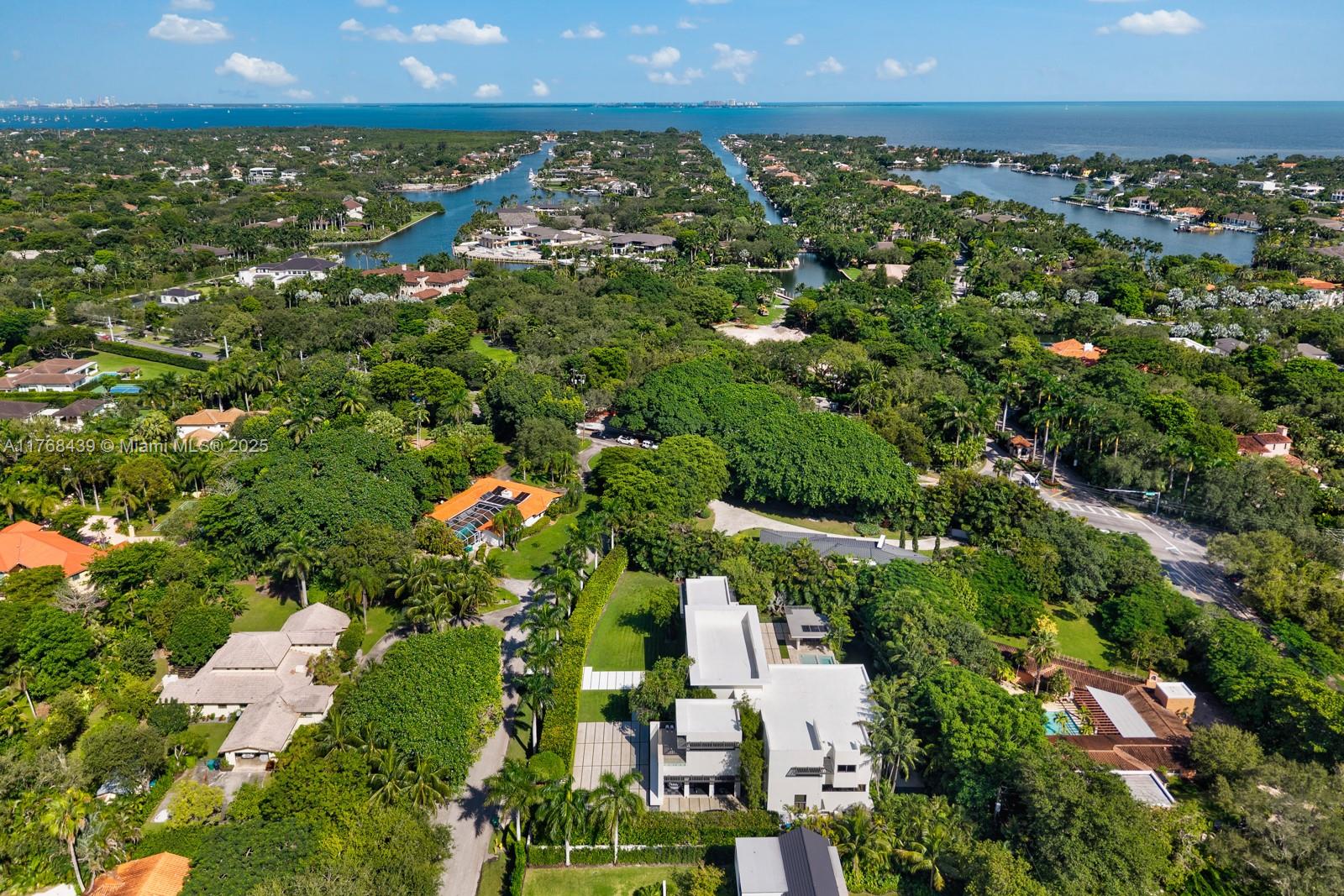 COLLINS MANOR - Residential