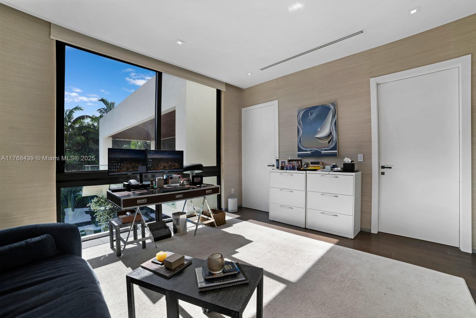 COLLINS MANOR - Residential