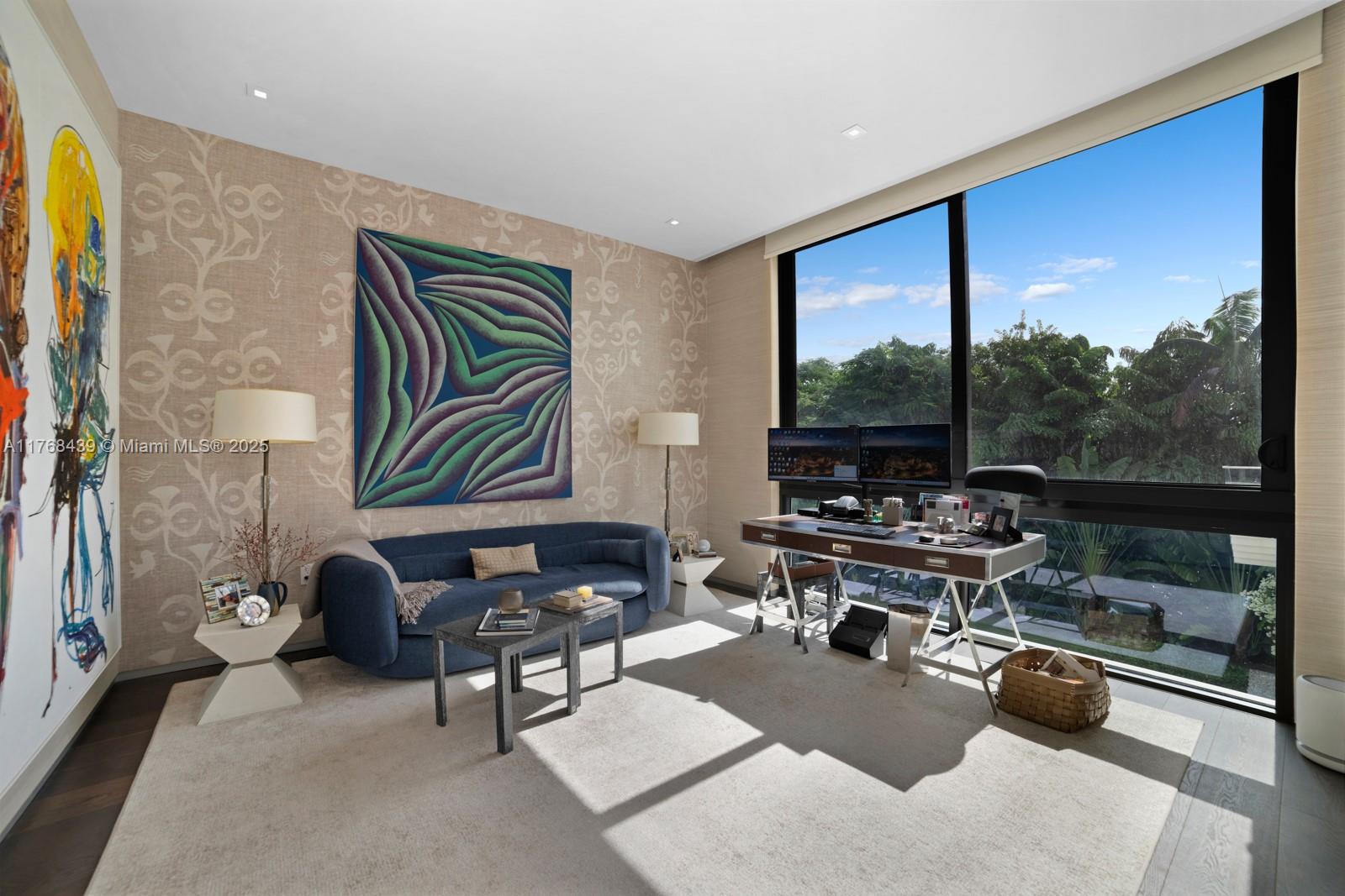 COLLINS MANOR - Residential