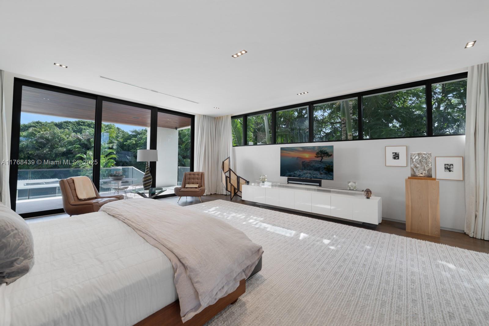 COLLINS MANOR - Residential