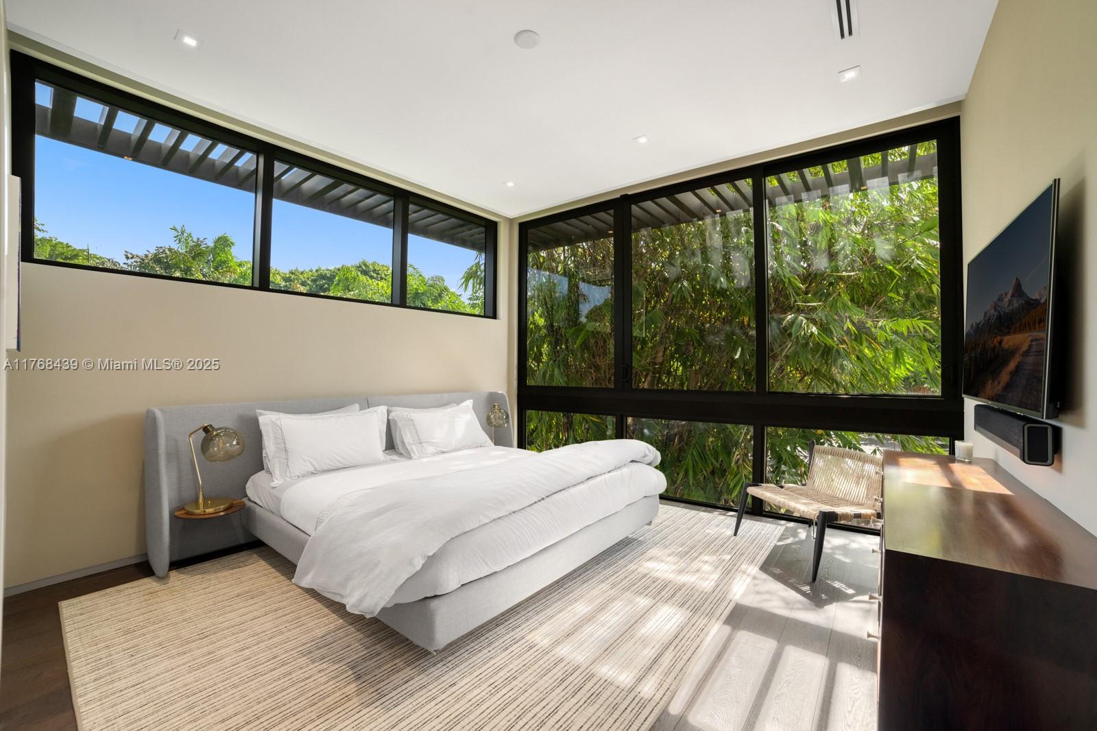 COLLINS MANOR - Residential