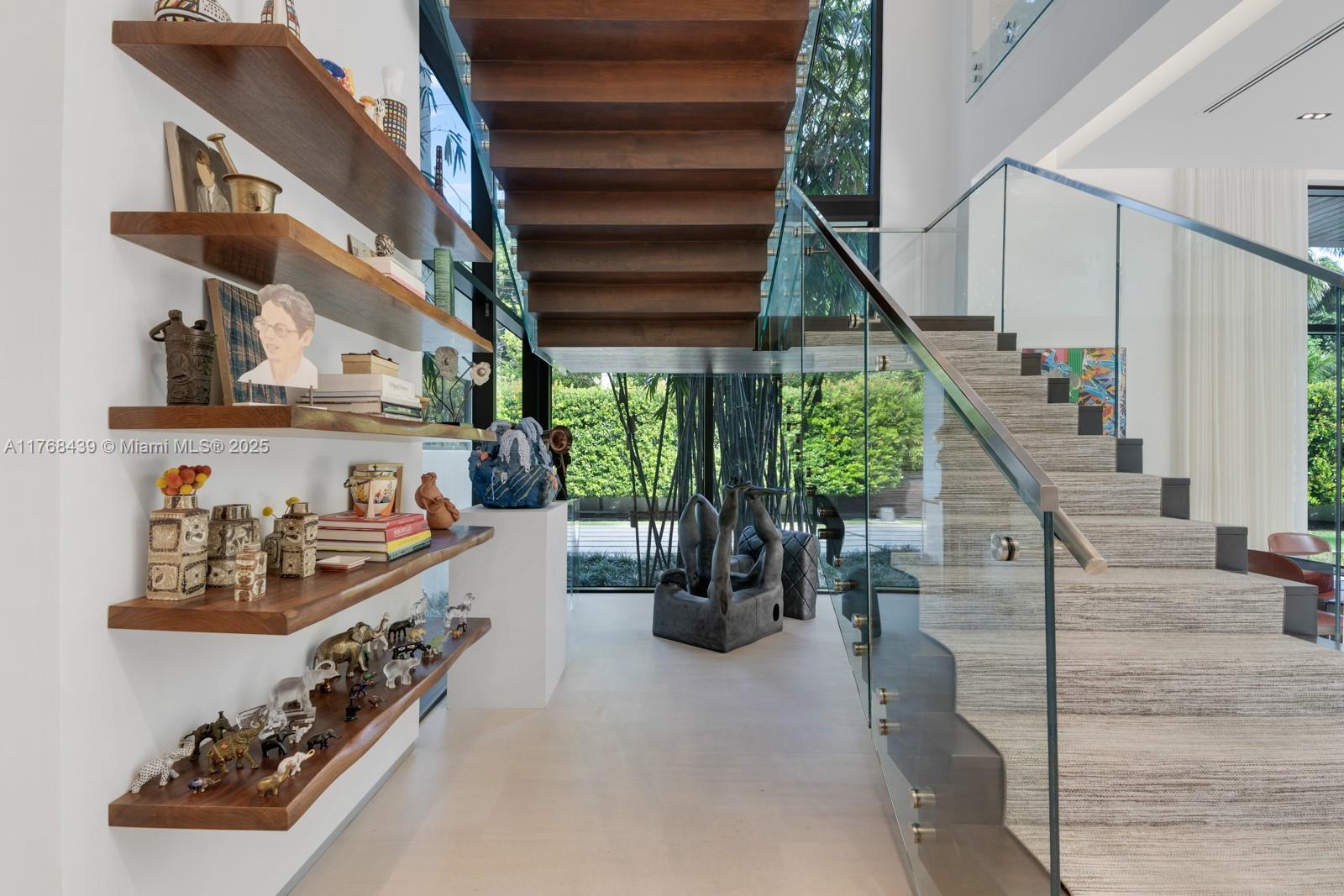 COLLINS MANOR - Residential