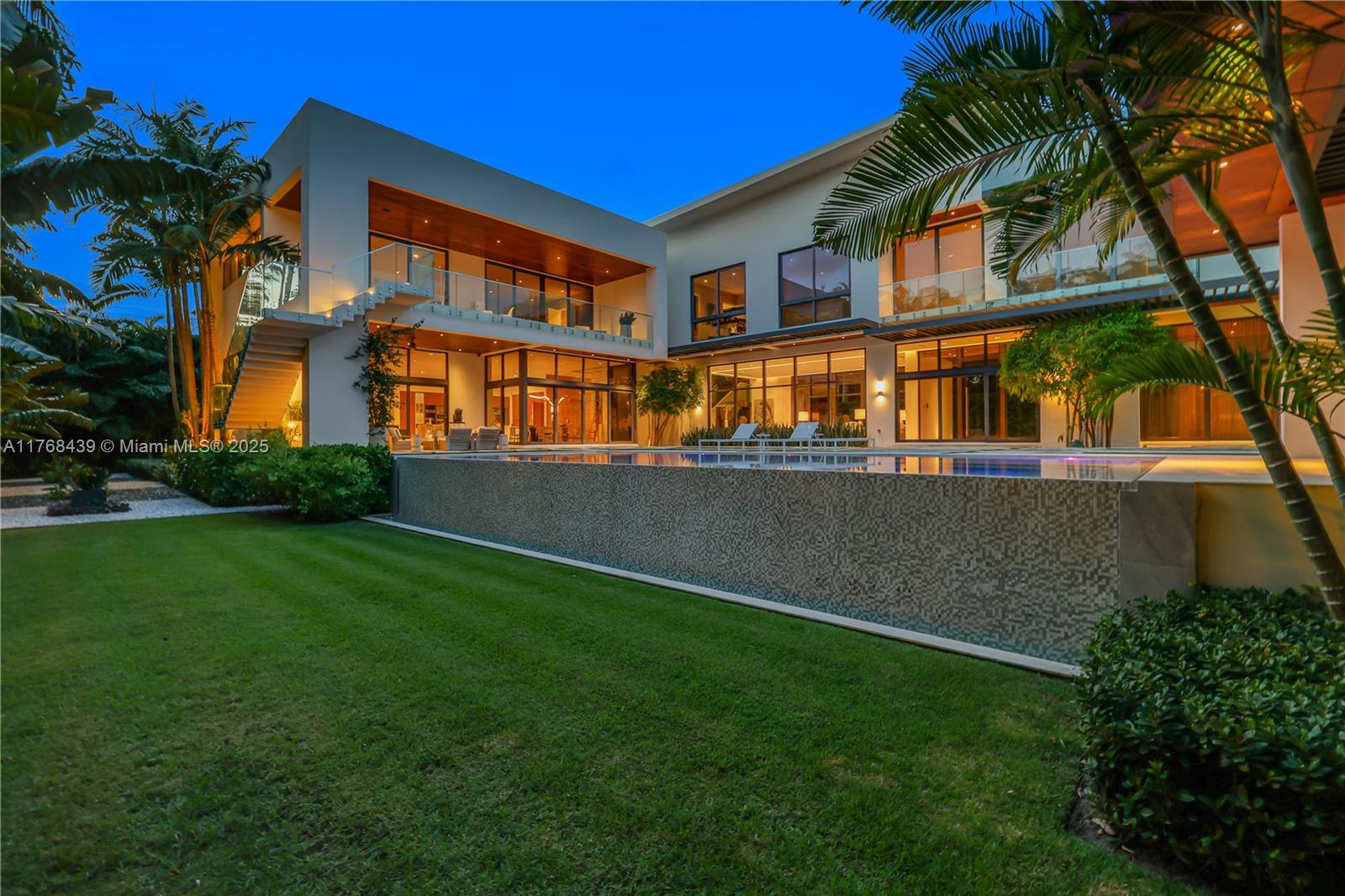 COLLINS MANOR - Residential